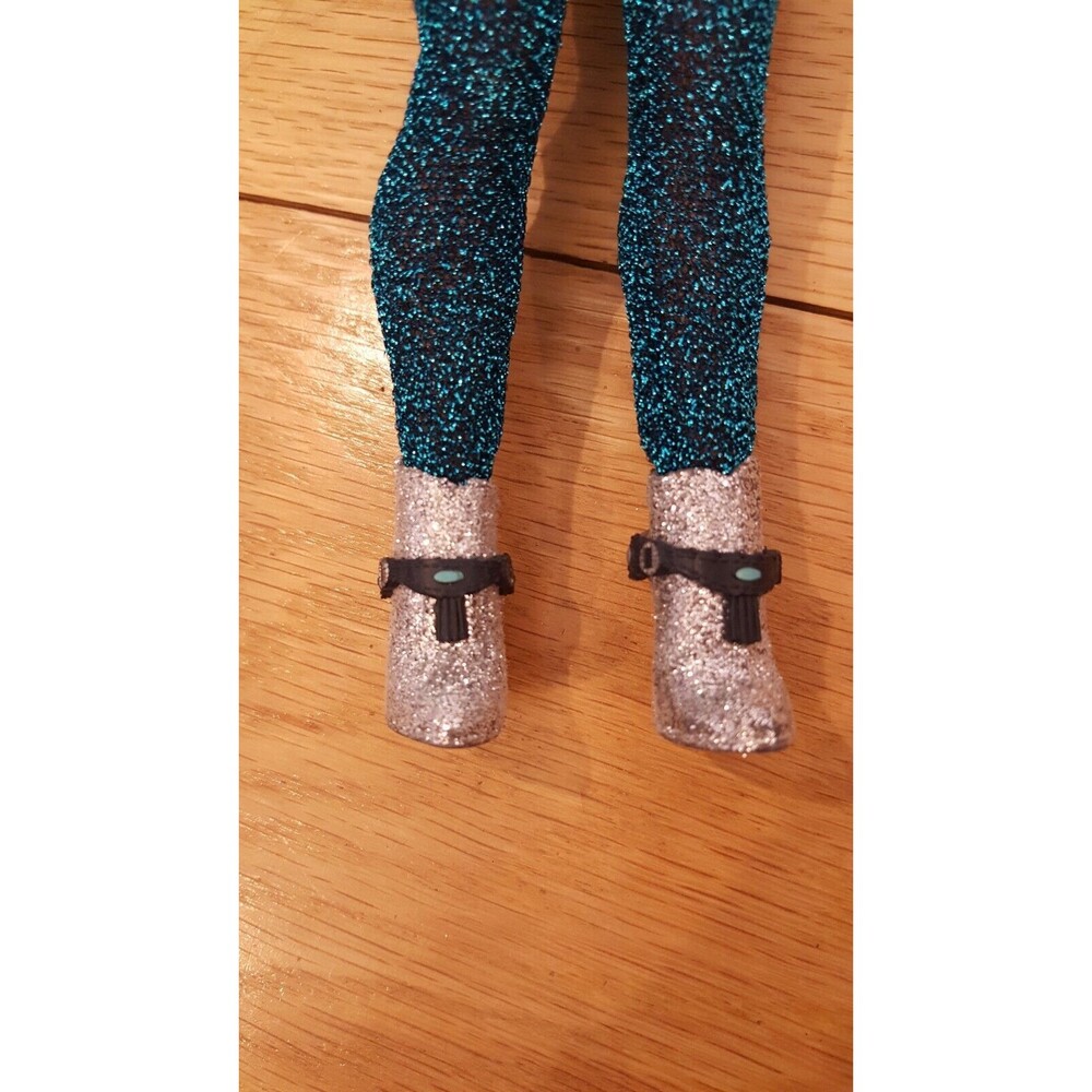 LOL Surprise OMG Winter Disco COSMIC NOVA 9" Fashion Doll MGA Entertainment - Picture 7 of 9